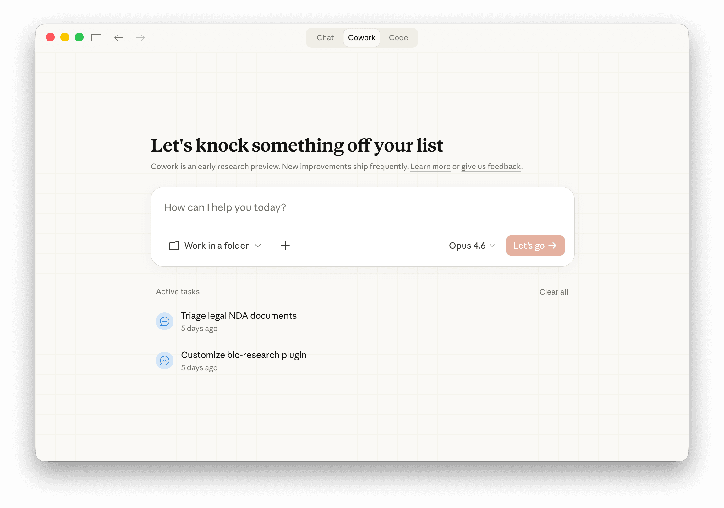 Claude Desktop dasturining Cowork boʻlimi: «Work in a folder» tugmasi va pastida ketayotgan ishlar roʻyxati